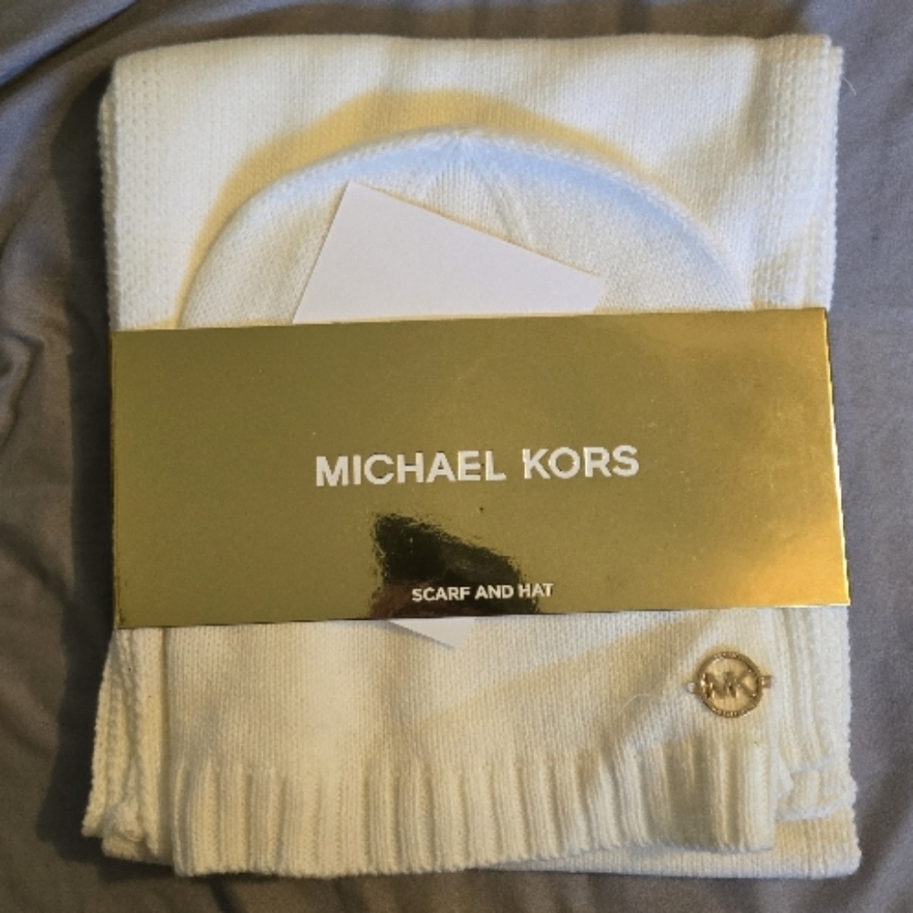 Michael Kors White Scarf and Hat Set